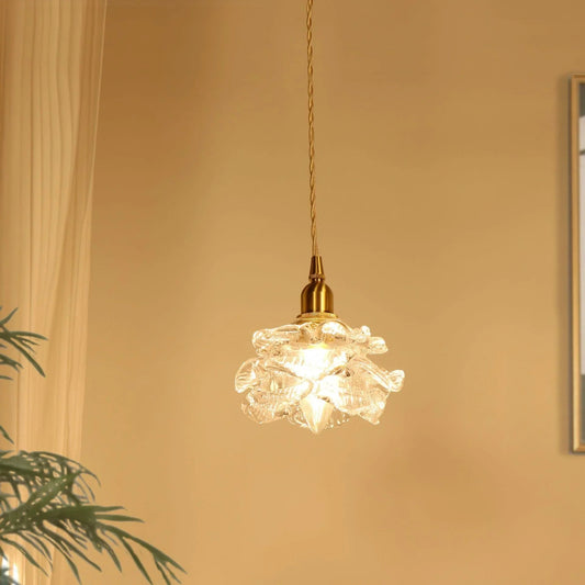 Złota Lampa Wisząca w Kształcie Kwiatu ze Szklaną Oprawą – Elegancka Lampa Kuchennna z Regulowaną Wysokością